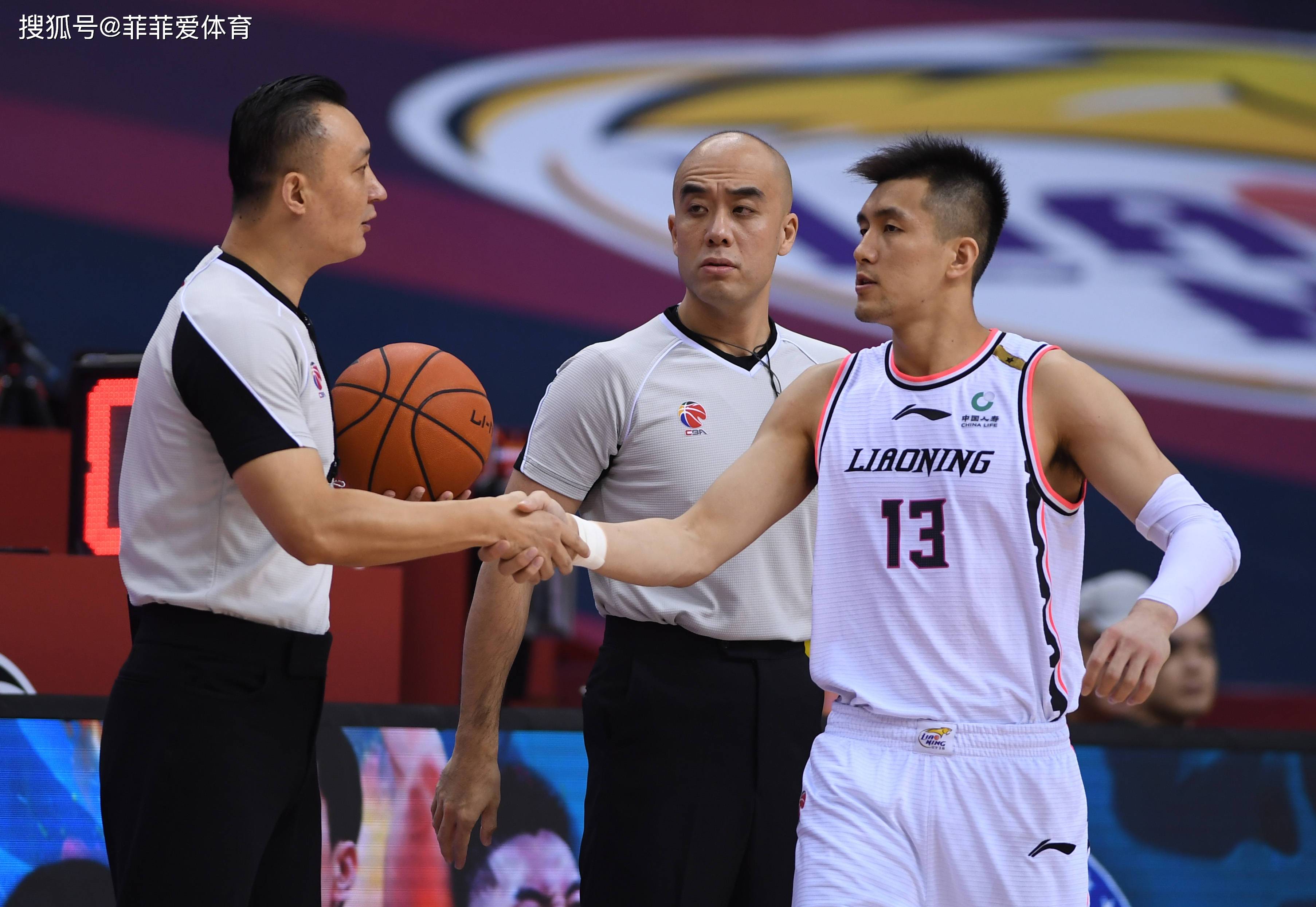 体育竞猜-波尔图训练开放日，冲刺阶段调整名单引欢呼，CBA常规赛在即，更衣室氛围转暖(cba张晓博)